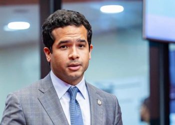 Fernández se pregunta cuál sería la razón que tendría un empresario para invertir en República Dominicana y no en otros países, como en México o cualquier otro que compita con el destino dominicano, los cuales sí tienen leyes de incentivo.