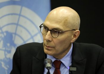 Volker Türk instó a Estados Unidos e Irán a detener los ataques y respetar el Derecho Internacional Humanitario.