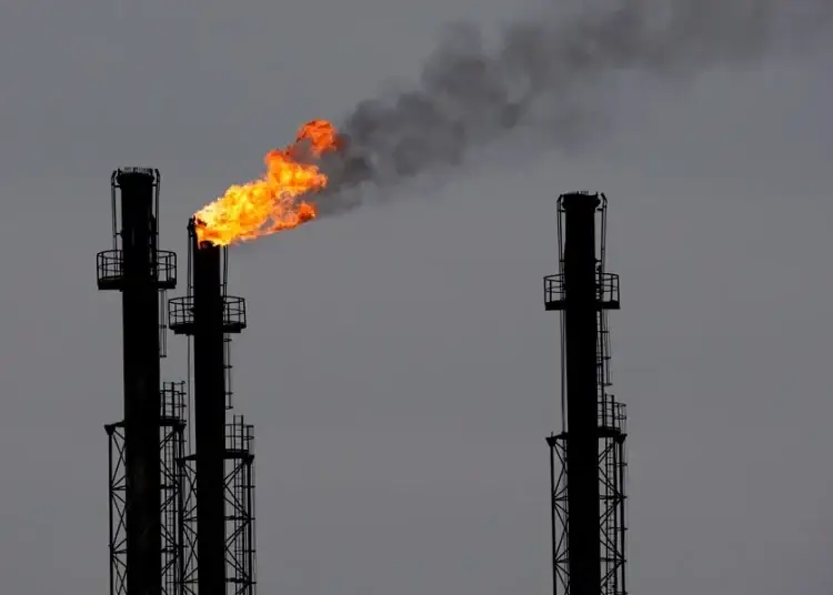 La reunión del JMMC, encargada de supervisar el cumplimiento de los acuerdos petroleros dentro de la OPEP+, tuvo lugar en un contexto de tensiones y volatilidad en los mercados energéticos.