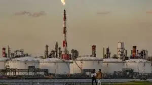 La oferta conjunta retrocedió así en 106,000 bd en relación con la de marzo.