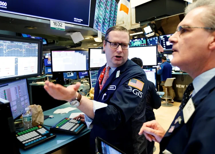 El petróleo intermedio de Texas (WTI, por sus siglas en inglés) bajaba este lunes un 4.25%, hasta US$94.51 el barril.