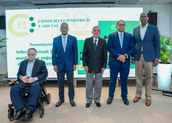 En el encuentro participaron el presidente del CUED, Celso Marranzini; el superintendente de Electricidad, Andrés Astacio; el representante del sector empresarial, Joan Genao; así como otras autoridades del sector eléctrico y miembros del CES.