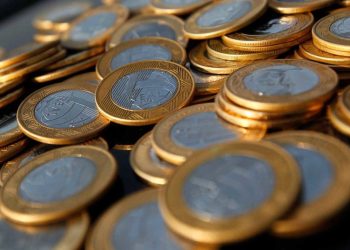 El saldo se deterioró tanto por la reducción del superávit comercial del país como por el aumento del déficit en la cuenta de servicios.
