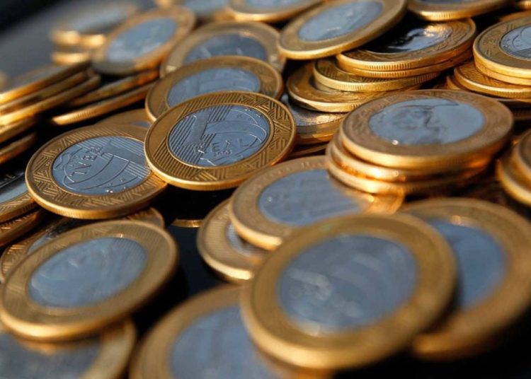 El saldo se deterioró tanto por la reducción del superávit comercial del país como por el aumento del déficit en la cuenta de servicios.