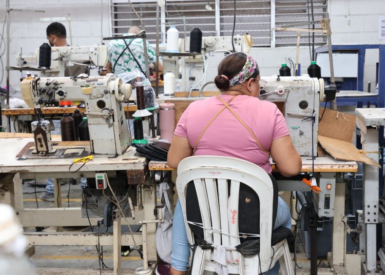 El Consejo Nacional de Zonas Francas de Exportación señala en su informe que los gastos locales del sector totalizaron RD$2,142.6 millones en 2024.