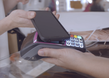 Agregó que reduce el riesgo de fraude y mejora la confianza de los consumidores en los pagos digitales con una experiencia sin fricciones.