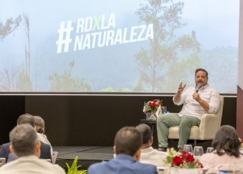 El ministro Paíno Henríquez participó en el almuerzo empresarial de Acoprovi sobre permisología ambiental.