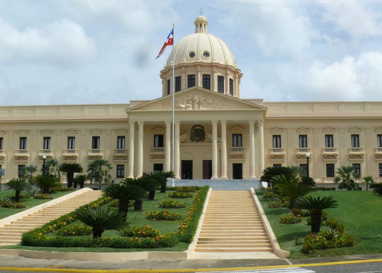 El mayor gasto se ha hecho a través del Programa Supérate con RD$27,748.7 millones, distribuidos a través de Aliméntate, con RD$19,606.6 millones (67.9%), Subsidio GLP Hogares con RD$4,928.5 millones (17.1%) y Subsidio Bonoluz con RD$2,947.5 millones (10.2%), que son los tres principales.