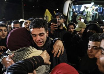 La puesta en libertad de los presos palestinos se produce tras la liberación de tres rehenes israelíes en Gaza.