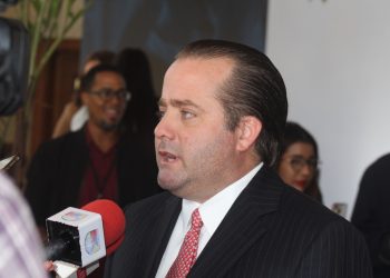 Enfatizó la necesidad de elevar la formación académica de los ciudadanos, aumentando tanto el número de años de escolaridad como promoviendo especializaciones alineadas con las demandas sociales e industriales del país.
