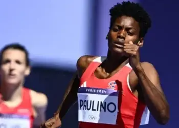 Paulino, de 28 años, demostró el idilio que mantiene con París once meses después de lograr la medalla de oro de los 400 metros en los Juegos.