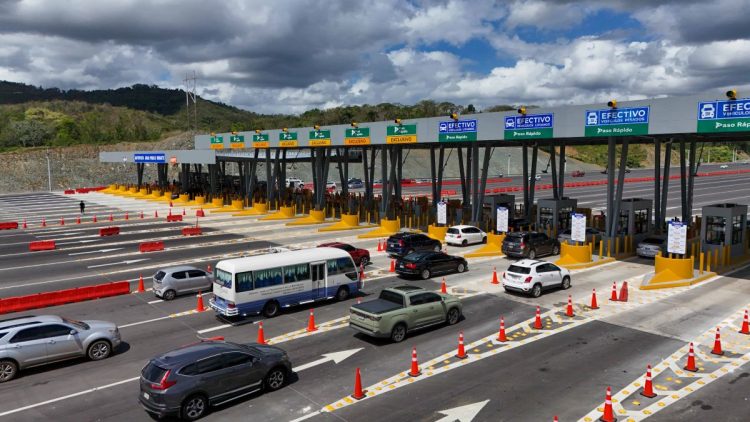 Tras el aumento de las tarifas y del tráfico de vehículos, debido al crecimiento del parque vehicular, las recaudaciones por peaje aumentaron en RD$3,326 millones entre enero y diciembre del 2025.