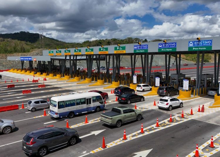Tras el aumento de las tarifas y del tráfico de vehículos, debido al crecimiento del parque vehicular, las recaudaciones por peaje aumentaron en RD$3,326 millones entre enero y diciembre del 2025.