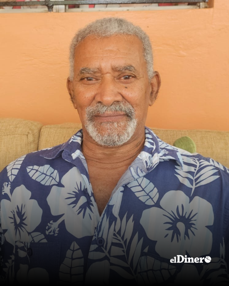 Pedro Méndez, artesano e impulsor del Grupo de Santos de Palo de Bonao.