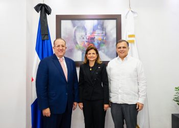 El acto de juramentación fue celebrado en el despacho del Ministerio de Hacienda.