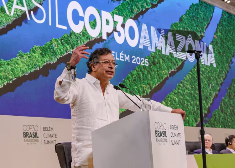 El mandatario también cuestionó a Europa y dijo que es un error que se lleve a los países de ese continente a "invertir en más armas" porque el enemigo no es Rusia sino la crisis climática.