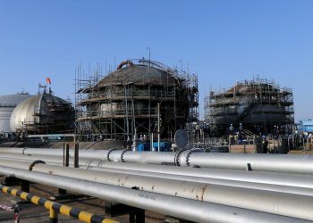 El Reino de Arabia Saudí extenderá el recorte voluntario de un millón de barriles por día. | Fuente externa.