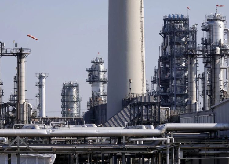 Los contratos del barril de Texas con vencimiento en mayo se disparaban un 8.3% respecto al cierre del viernes.