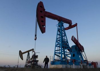 El petróleo se despide hoy del primer semestre del año, un periodo en el que su precio ha subido un 14%, impulsado por las tensiones geopolíticas y la perspectiva de un aumento de la demanda de gasolina este verano.