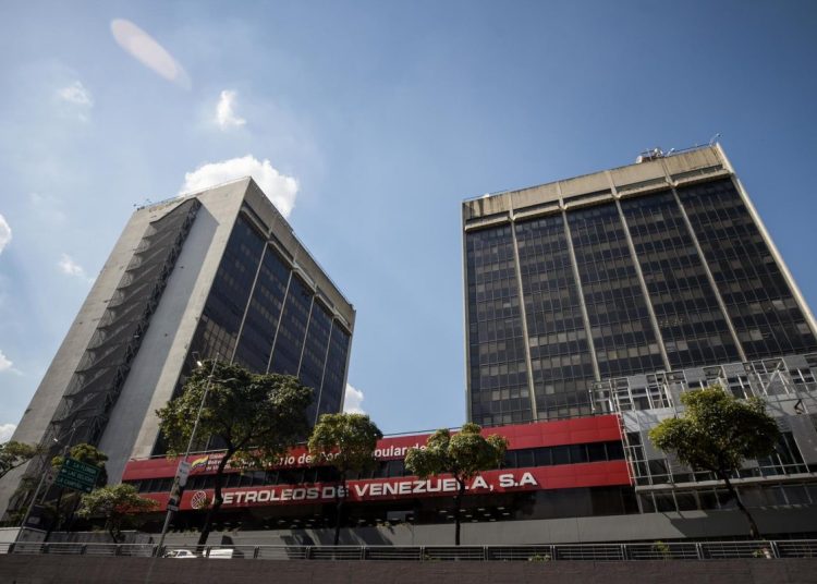 Nicolás Maduro aseguró que la nación suramericana alcanzará los tres millones y "más" de producción de crudo, sin dar una fecha aproximada para llegar a la meta que prometió.