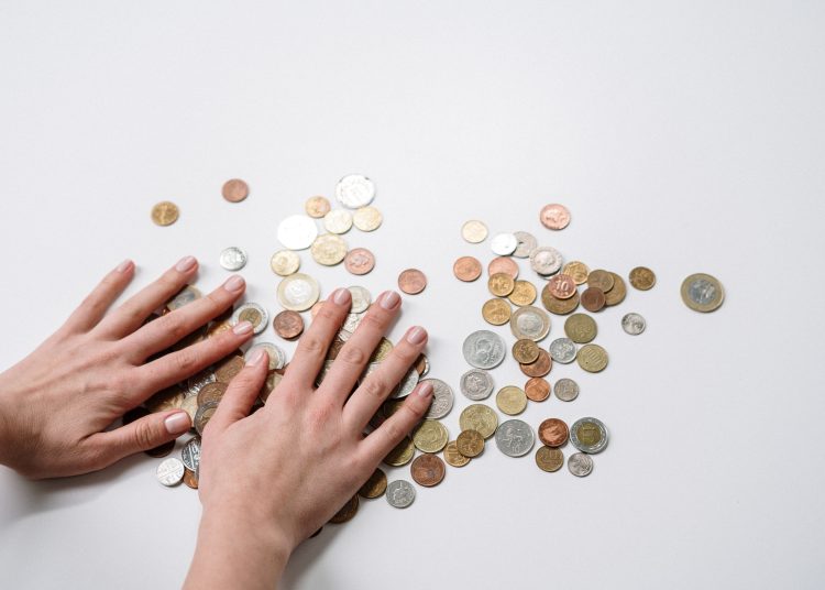 Las mayores disminuciones anuales en el volumen total del comercio minorista se registraron en Eslovenia (-21.5%), Bélgica (-8,5%) y Estonia (-7.9%). - Fuente externa.