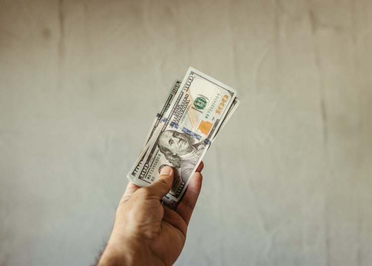 Dólares - Pexels.