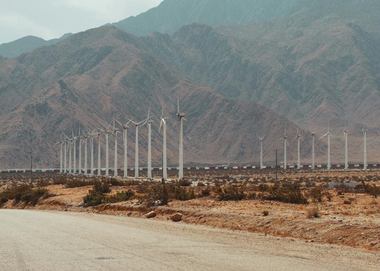 Según el Ministerio de Energía y Minas, en 2023, el precio promedio de energía solar y eólica fue 30% más bajo que el precio medio de generación de todo el sistema. - Fuente externa.