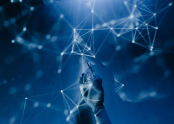 Más de dos tercios (69%) de los usuarios españoles de IA están de acuerdo en que tener un mejor conocimiento de esta tecnología les ayudará a avanzar en sus carreras. - Fuente externa.