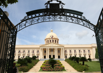 El Plan San Juan busca impulsar el desarrollo económico sostenible de la provincia mediante proyectos productivos y de infraestructura.