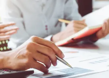 Una entidad que no posea una planificación estratégica bien estructurada es como un barco que va a la deriva porque no cuenta con un mapa de ruta que le ilustre hacia donde debe dirigirse.