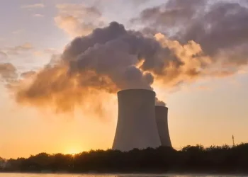 El vicepresidente de la sección de Energía de Microsoft, Bobby Hollis, presentó el acuerdo como un hito dentro de su estrategia de desarrollar fuentes de energía libres de carbono.