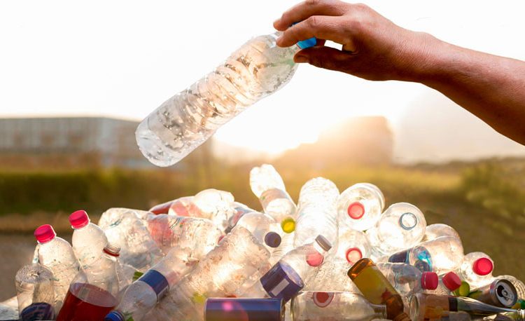 Botellas plásticas - Fuente externa.