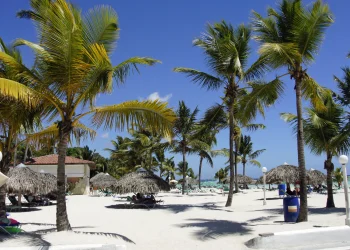 David Collado anuncia una inversión de RD$600 millones para el rescate de la principal playa de la ciudad capital.