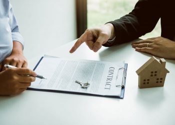 Expertos en finanzas personales y familiares exhortan a quienes desean adquirir su primera vivienda ahorrar, al menos, el monto del inicial. | Vecteezy