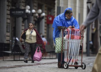 Estos datos marcan que cada 1,000 personas que habitan el país suramericano no alcanzan el ingreso mínimo previsto para cubrir las necesidades alimentarias básicas.