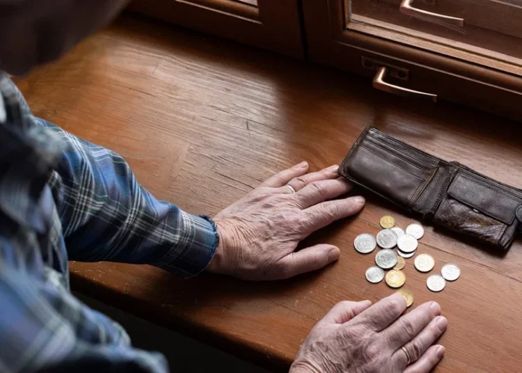 Un reciente informe del Ministerio de Hacienda y Economía (MHE) establece que 172,346 personas lograron superar la línea de la pobreza monetaria en 2025.