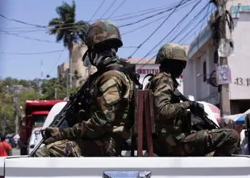 Las autoridades prefieren trasladar la sede de sus instituciones a espacios que aún no están bajo el control directo de las bandas o alojarse en hoteles situados en las alturas de la capital.