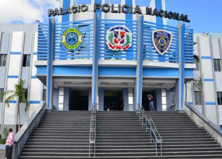 El 27 de febrero pasado, luego de su rendición de cuentas ante la Asamblea Nacional, el presidente Luis Abinader dispuso el ascenso de 4,807 miembros de la Policía Nacional, 50 de ellos al rango de coronel y 32 al de teniente coronel.