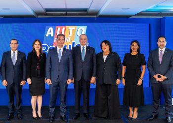Roberto Rodríguez, Leonte Brea, Claudia Jorge, Francisco Ramírez, Luis E. Espínola, Giselle Moreno, Chantall Ávila y Jorge Luis Arias.