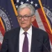 Jerome Powell aboga por cautela ante el impacto del alza del petróleo.