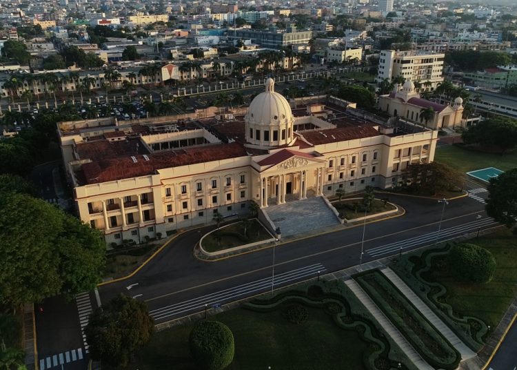 Las designaciones buscan fortalecer áreas estratégicas vinculadas al crecimiento económico, el comercio exterior y la política habitacional.