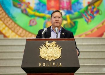 "Firmes aquí en casa grande para enfrentar todo intento golpista, todo intento que atente a nuestra democracia", dijo.