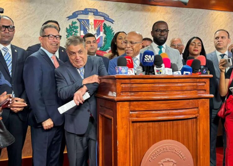El anuncio lo hizo el presidente de la Cámara de Diputados, Alfredo Pacheco, en rueda de prensa junto a los voceros de las distintas bancadas.