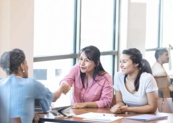 Las mujeres jóvenes son las peor paradas: en el tramo de edad de 25 a 34 años habrá 117 mujeres en extrema pobreza por cada 100 hombres, según ONU.