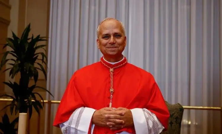 Prevost nació en 1955 en Chicago (EE.UU).