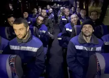 "Todos los militares liberados serán trasladados a Rusia para su tratamiento y rehabilitación en instalaciones médicas del Ministerio de Defensa", añadió.