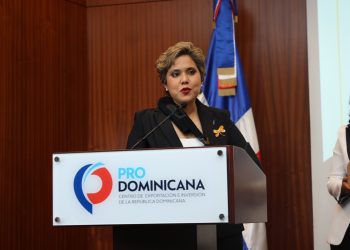 Abogó por eliminar las barreras históricas que han limitado la participación plena de las mujeres en todos los ámbitos, incluyendo el acceso a financiamiento y redes de apoyo.