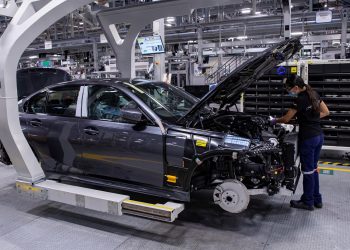 La fabricación de vehículos ligeros en México acumula un crecimiento interanual del 5.72% en el primer cuatrimestre de 2024 y las ventas nacionales registran un crecimiento de 11.89%.