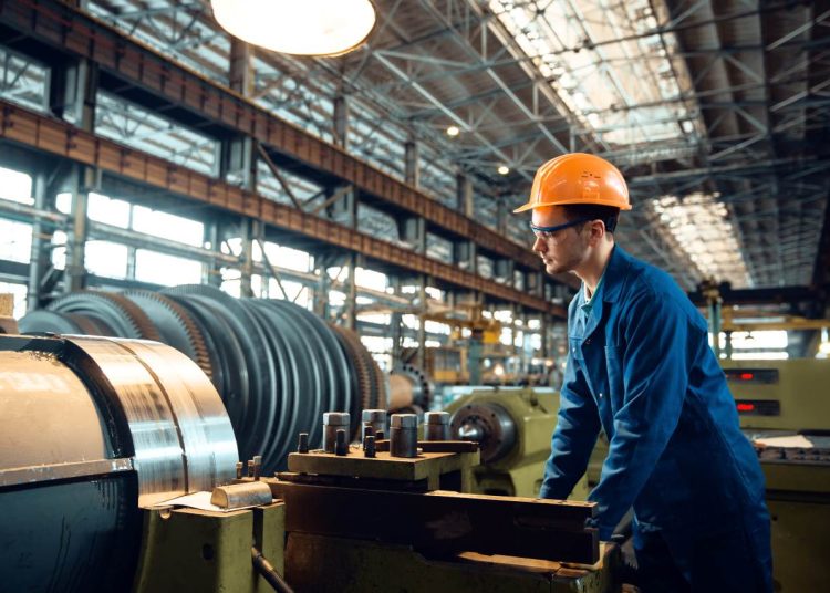 La industria acumuló un crecimiento del 3.0% en los ocho primeros meses del año y del 2.4 en los últimos doce meses hasta agosto.