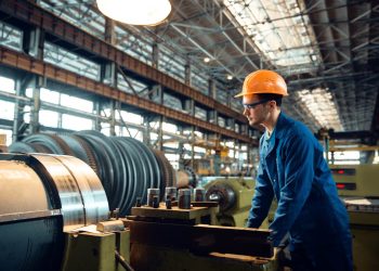 El año comenzó con una reducción del 1.1% de la producción industrial de la economía más grande de América Latina, influenciada por la menor extracción de hierro y de petróleo.